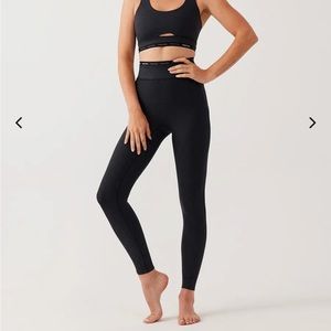 Outdoor Voices Thrive 7/8 Legging in color Night. Size Large. New with tags:)